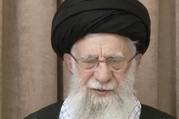 ذهنیت در انکار واکاوی روان‌شناختی علی خامنه‌ای در مواجهه با بحران نظامی - میترا بابک - مطالب آزاد - فصلنامه شهریور - فصلنامه شهریور